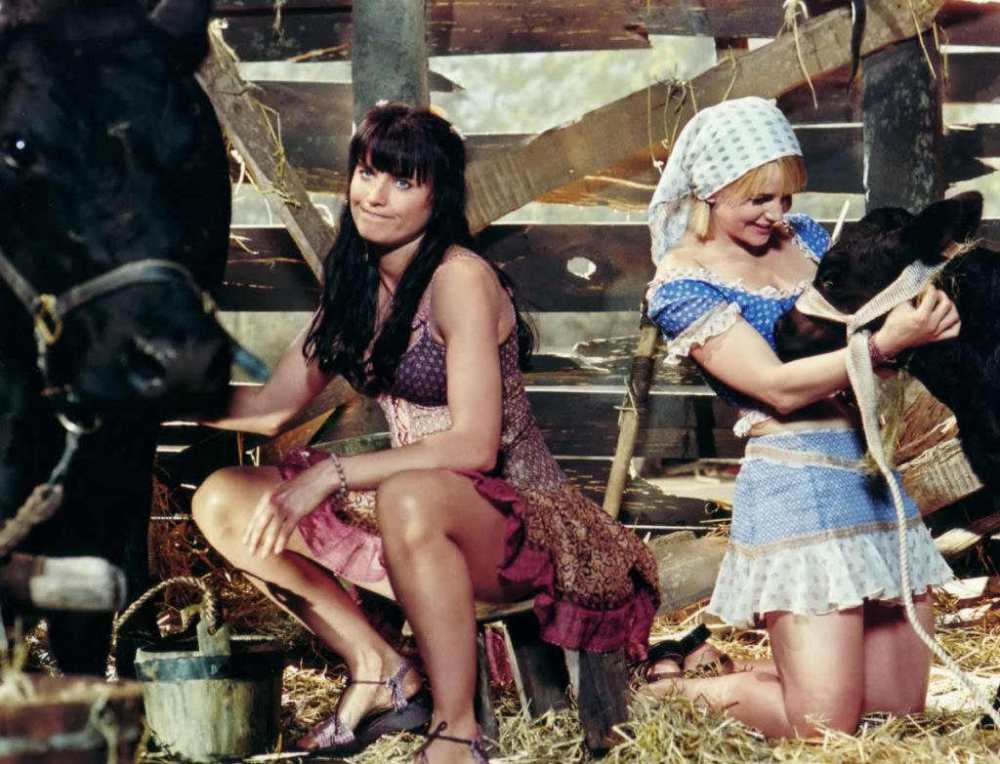 xena-gabrielle-xena-and-gabrielle-26032089-1024-783